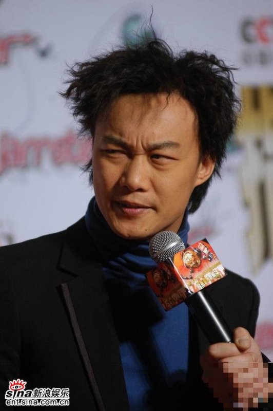 香港又唱歌又演戏的男明星