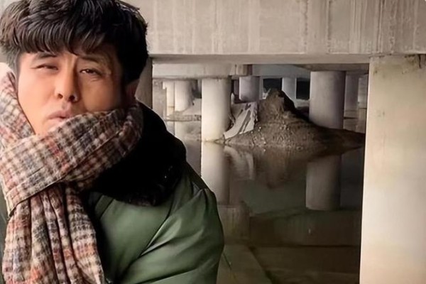 草根歌手沉浮录：冠军入狱，情侣分道，男扮女装求生路