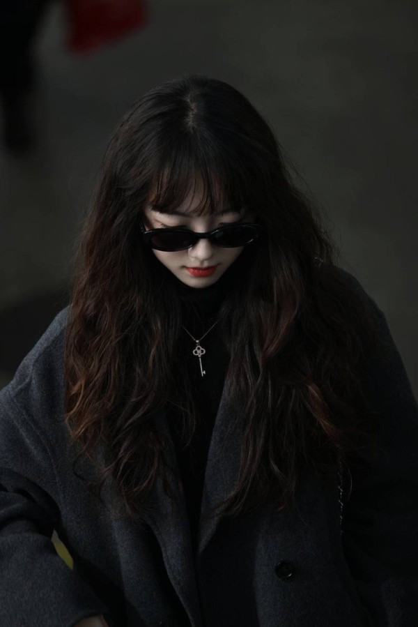 素人秒变“在逃明星”？退役站姐代拍爆火：一天接五单 档期排到明年五月底