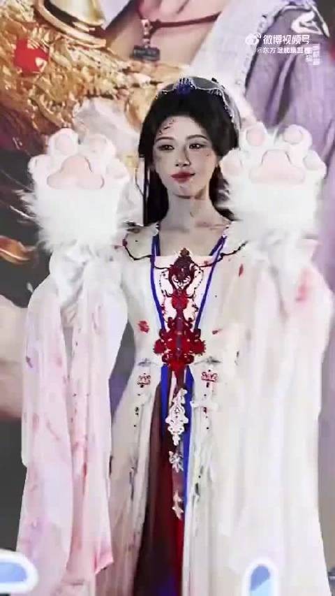 鞠婧祎新剧杀青鞠躬致谢粉丝