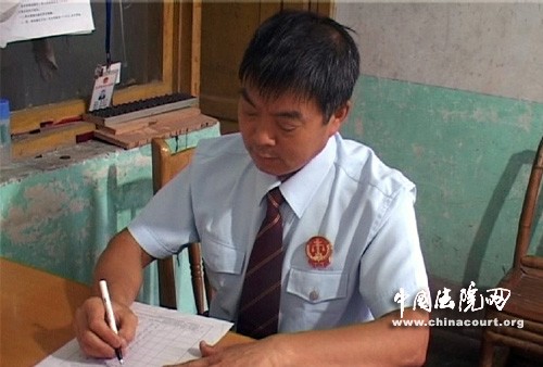 扎根基层的“高粱”法官雷昌根