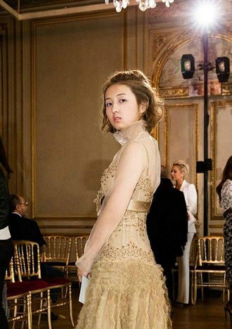 张子枫在时装周上给了我们无限灵感