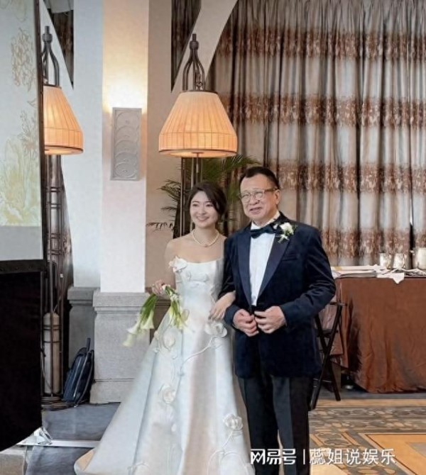 许恵菁星二代婚宴惊艳婚纱礼服大赏