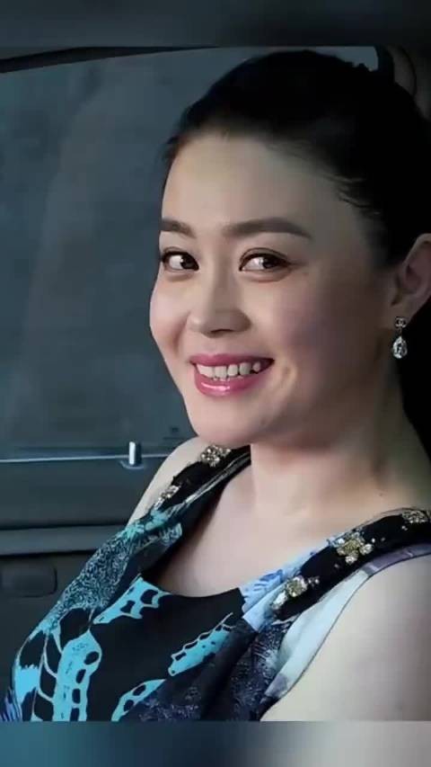 关婷娜这身材太美了吧,不愧是微胖界的扛把子,你们喜欢她吗?