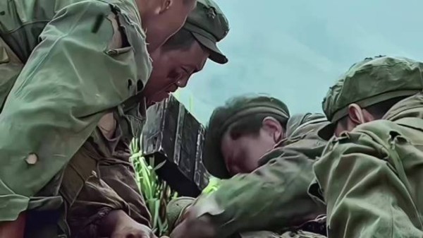 高山下的花环，那一刻赵蒙生眼神变的坚定，成为了一个真正的军人！