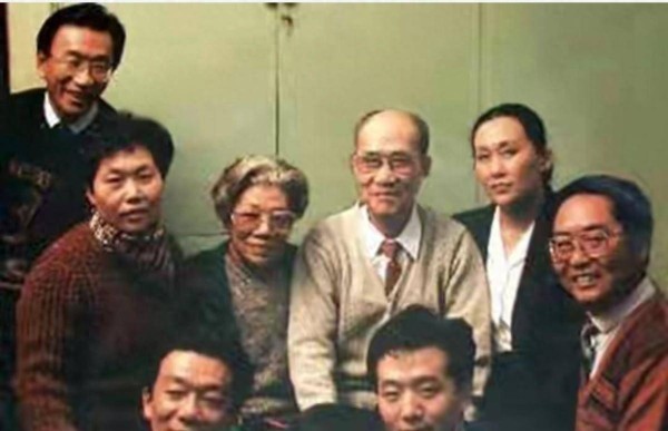 侯耀华弟子谢雷:侯錱姑姑在广州售书,您不让我去,就是无情无义