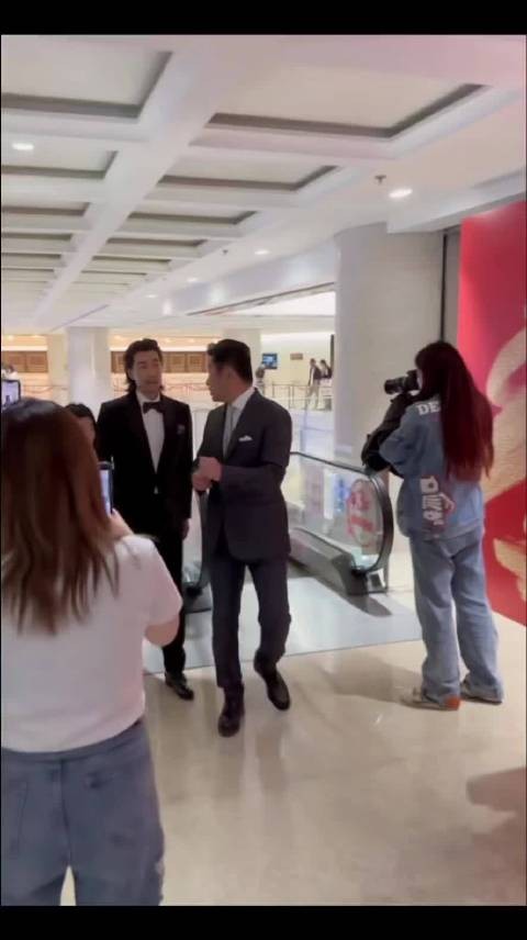 王千源老婆美如李嘉欣,女儿却跟自己一模一样,他的基因太强大了!