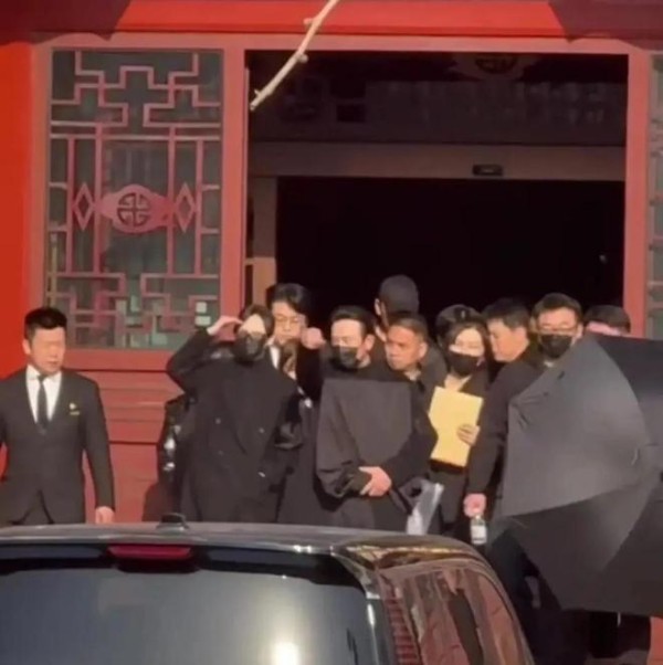 罗晋父亲去世才十几天，遗产分配被传有问题，凭空多了三个姐姐？