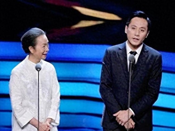 奚美娟当主席，周野芒打官司，三十年谎言被掀开