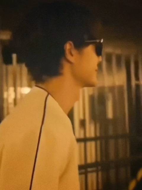 想告诉你， 遇见你以后， 甜与苦都想和你一起走 @UNIQ-王一博 王一博