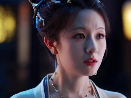 秦莞与燕迟的同居日常悄然升温，一个眼神便让燕迟沦陷成翘嘴，空气中弥漫着