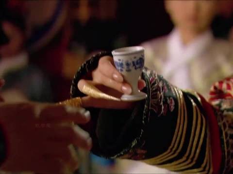 甄嬛当中羞辱鹰眼,不料却害了胧月