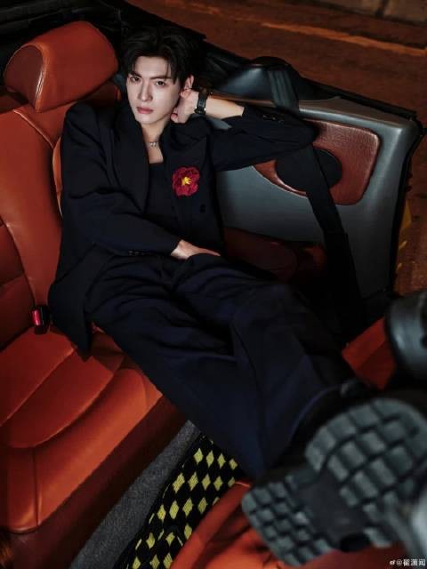 翟潇闻尖叫之夜出发图~港风男神帅而自知!