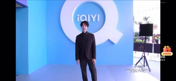 脱口秀演员于祥宇漆漆主持尖叫之夜红毯引争议