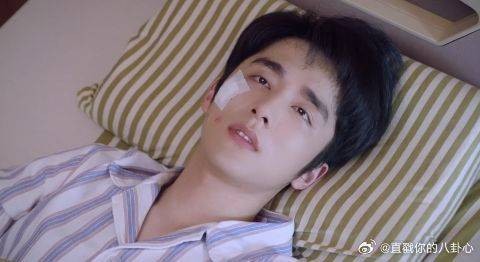 小哥遭遇车祸,所幸并无大碍,没想到竟引出一番往事