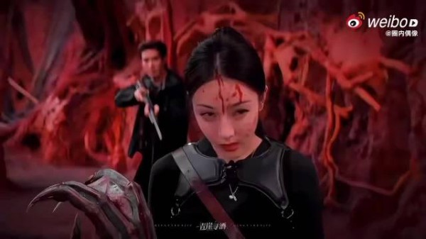 迪丽热巴《枭起青壤》疯刀药戏封神,微表情演绎非人感