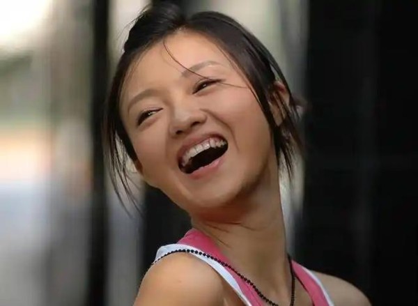 中戏明星班毕业,搭档孙红雷也没红,48岁的她却活成了人间清醒