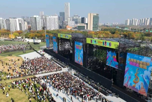 前滩为何一天“长”出数万人?上海首个常态化运营的大型户外音乐节启幕