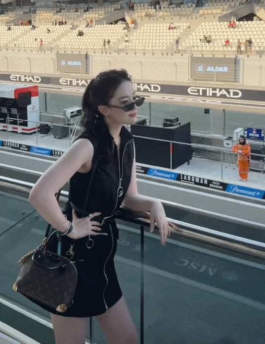 刘亦菲秒变时髦女郎,表现力满分。