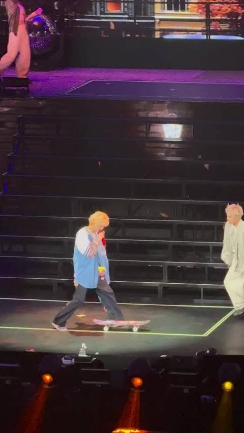 鹿晗：刚刚那段全部删掉好不好～ 对不起哥，删不了一点