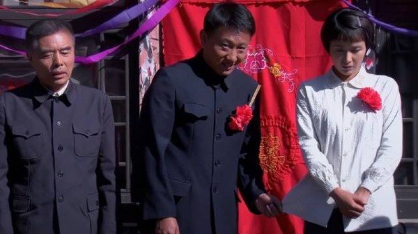 男人找人将妻子灌醉，竟因此发现了妻子的大秘密！ 精彩片段 影视 影视解说