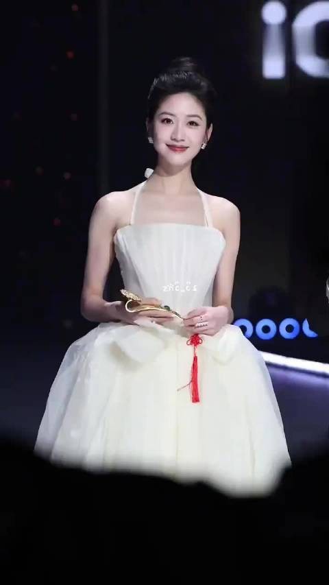 向涵之天然大气笑容感染力强获赞京圈公主