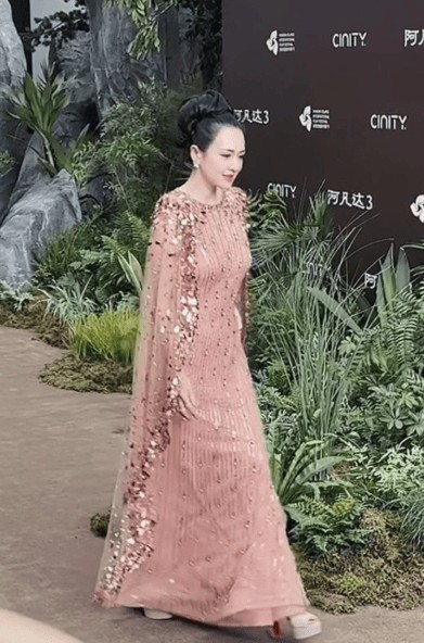 章子怡参加阿凡达3首映礼。