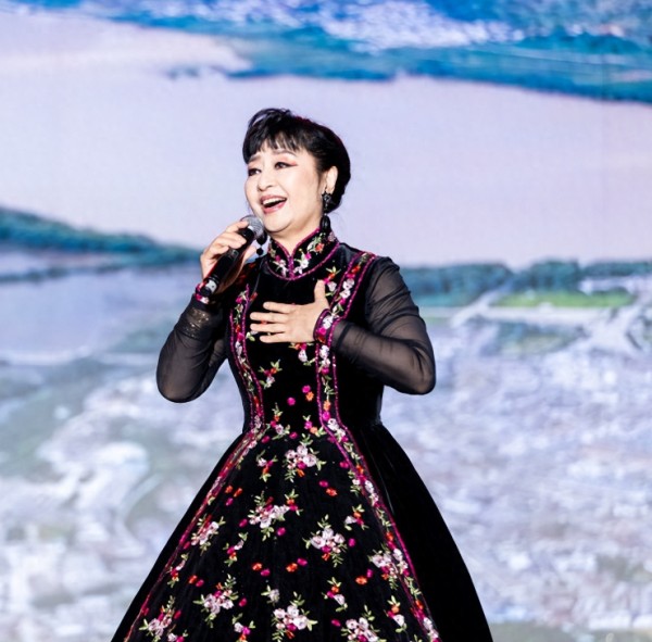 殷秀梅:结婚当场就想离!自己没有孩子,为弟弟养女儿,如今值吗?