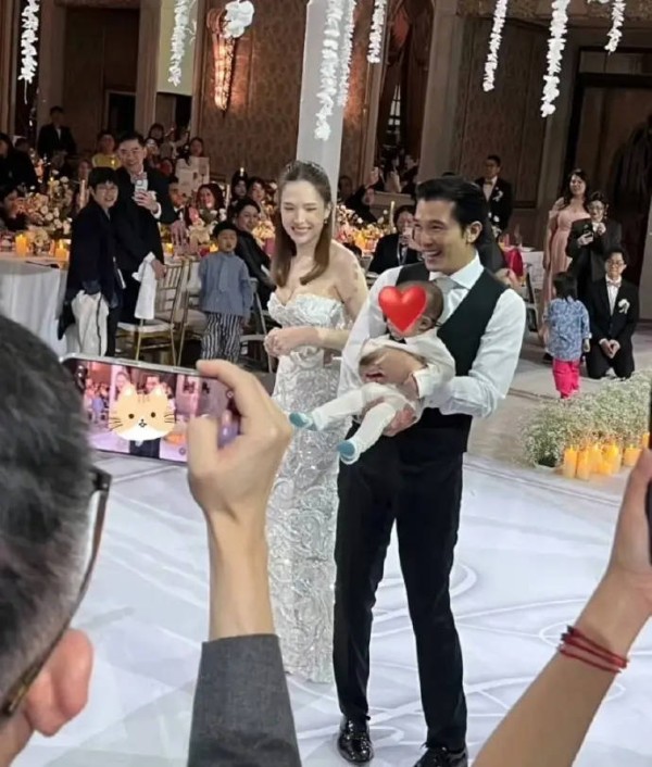 许玮甯谈带儿子出席婚礼:他十分淡定很给面子,表现得很好