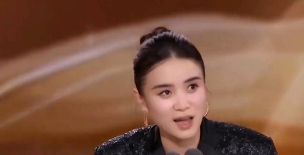 张黎不顾待产的妻子刘蓓，狂追小23岁宋佳？3年情断藏多少算计？