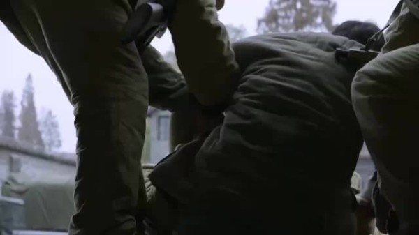 特赦1959：战犯的子女多，小伙讽刺真能生，所长用眼神警告他