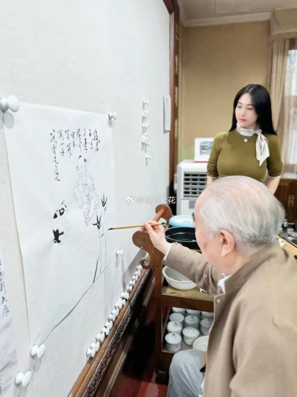 87岁画家范曾与36岁妻子生子,范曾刚刚宣布:与原来的子女断绝关系