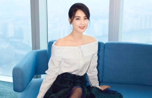 杨子直播曝看不上黄圣依挣的仨瓜俩枣，没对不起过她，快复合了