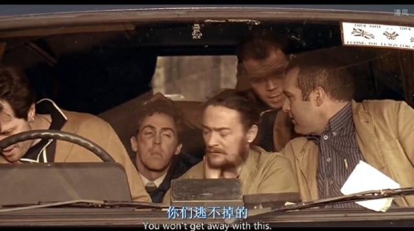 盖·里奇处女作《两杆大烟枪》1998年上映,多线索叙事成经典