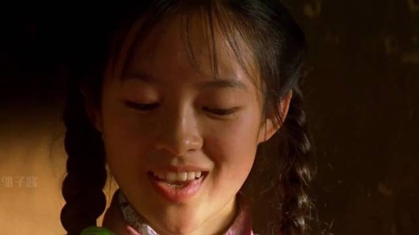 19岁的章子怡出道即巅峰，一袭红衣蹦跑在山间，最动人的中国爱情！