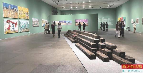 火车、站台、信号灯……108件作品描摹时代记忆、中国速度