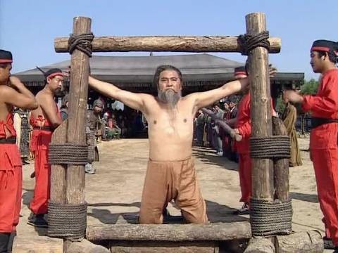 周瑜小儿下手忒狠!黄老将军为江东挨这顿打,真乃硬汉,俺老张都看不下去了!