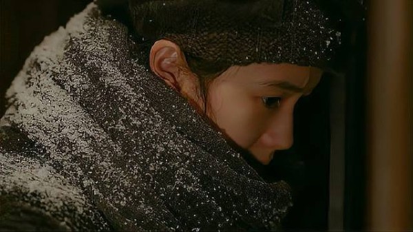 女地下党准备回家 怎料特务守株待兔,女地下党秒察觉