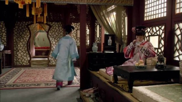 甄嬛指点余氏另寻出路挽回圣心