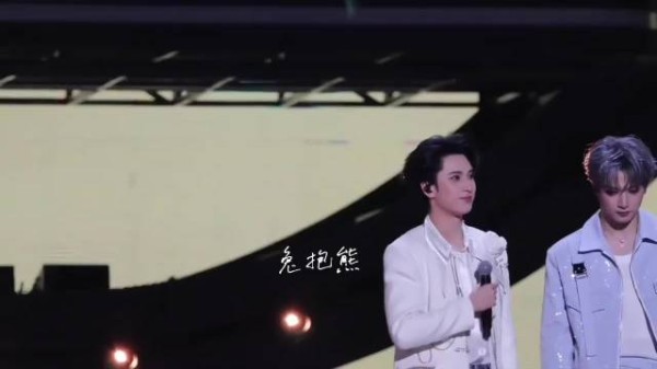 时代少年团翔霖生图封神,六周年宠粉现场甜度爆表