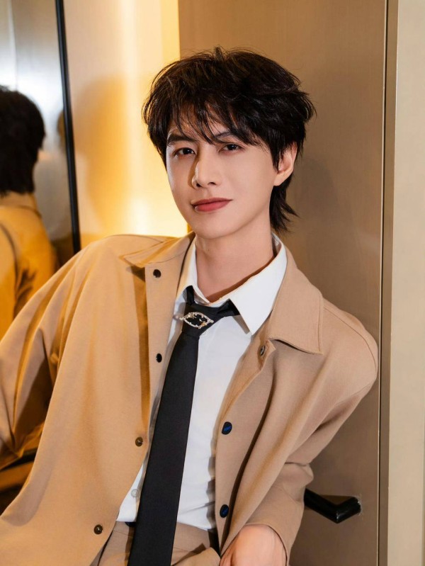 何健麒：从高铁售票员到短剧实力派｜短剧的春天