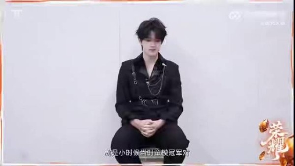 张极曾获童模冠军,天赋努力成就舞台明星