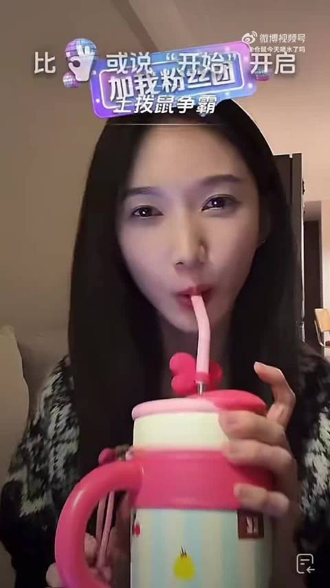 网友质疑两艺人深夜同处一室,热搜当晚互动引猜测