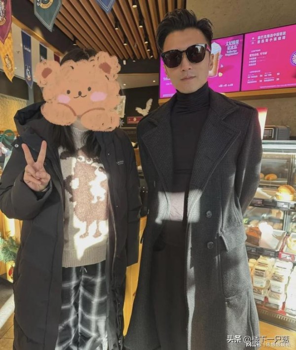 哈尔滨偶遇谢霆锋,零下22度穿大衣带墨镜,网友:要风度不要温度