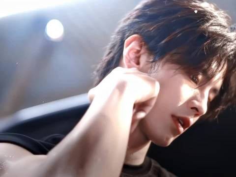 何与《双轨》演靳朝诠释克制心动