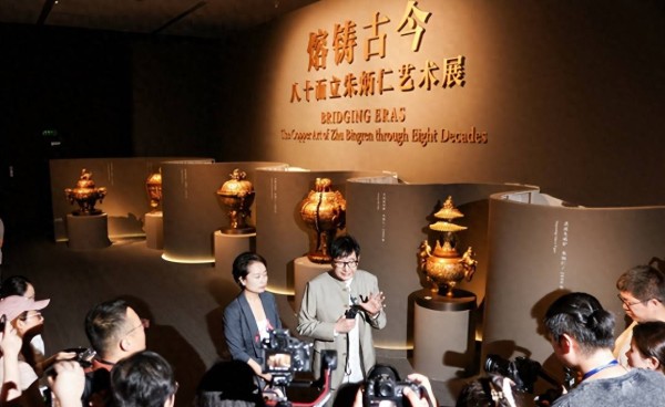 中国梵高朱炳仁：80岁开展览，吸引2亿人关注，不愧东方之光