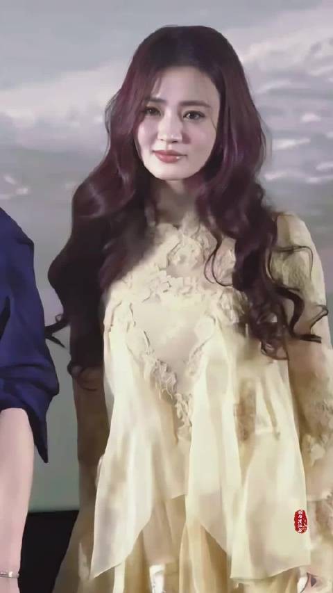 徐璐美得好灵动 看着楚楚动人