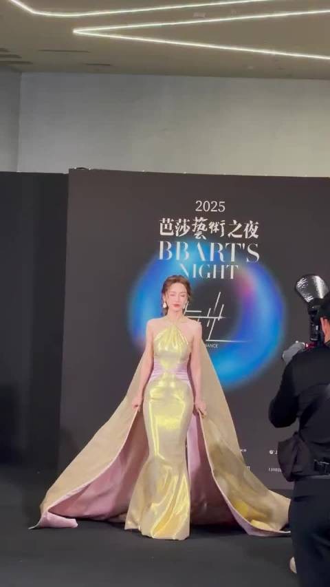 Angelababy时尚芭莎慈善夜,今天简直是美神来的!