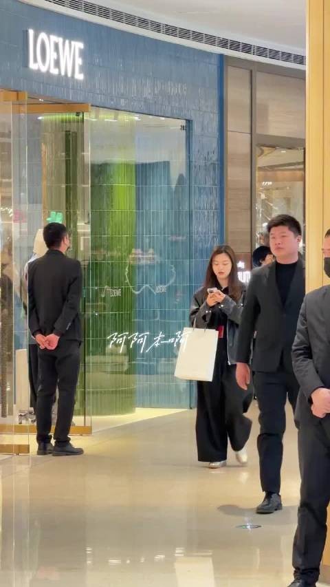 林志玲果然是不老女神吧！公主头➕黑丝完全是女大