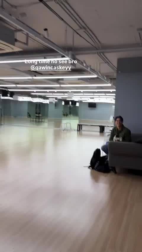 哈哈哈哈哈,跟孩子说话,就像跟小盆友说话一样